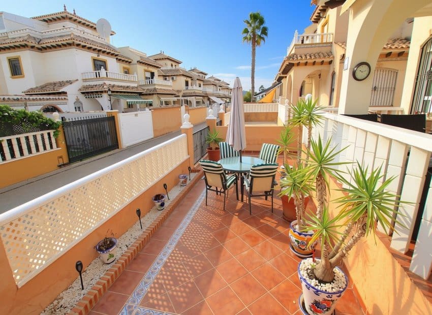 Casa de 2 habitaciones en Orihuela Costa en venta con piscina garaje - 220.000 € (Ref: 10175837)