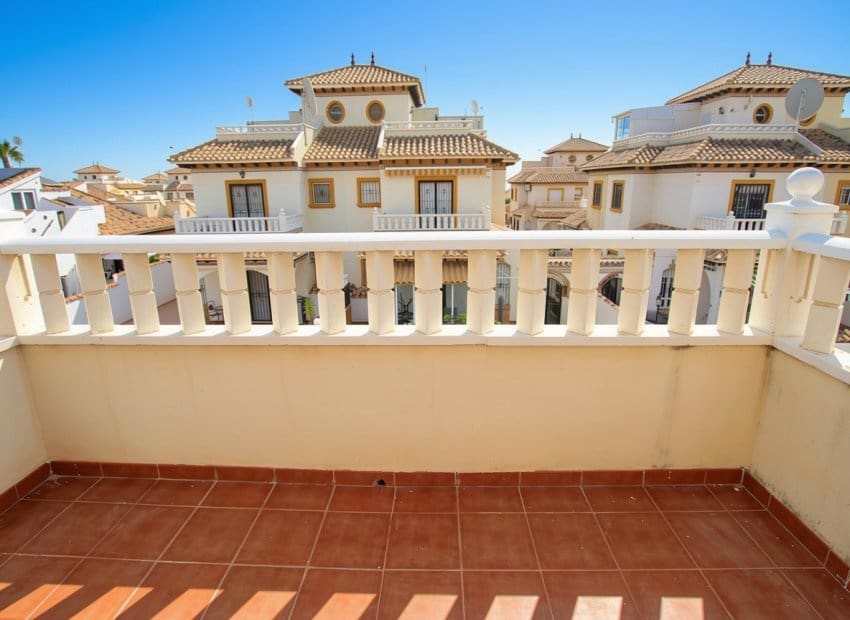 Casa de 2 habitaciones en Orihuela Costa en venta con piscina garaje - 220.000 € (Ref: 10175837)