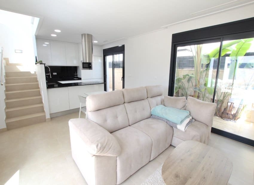 3 soveværelse Villa til salg i Benijofar med swimmingpool garage - € 389.000 (Ref: 10175839)