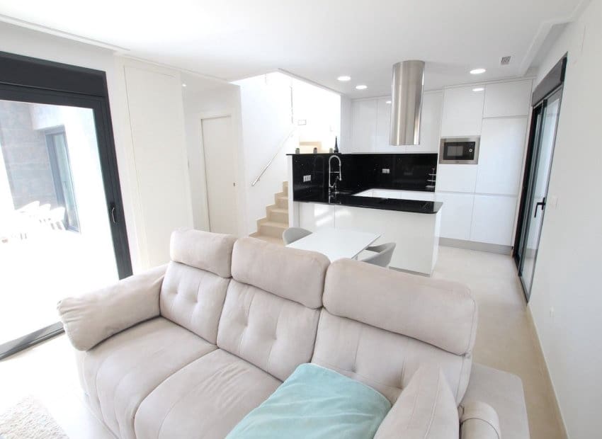 3 soveværelse Villa til salg i Benijofar med swimmingpool garage - € 389.000 (Ref: 10175839)