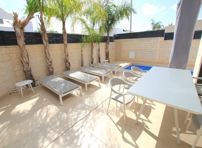 3 soveværelse Villa til salg i Benijofar med swimmingpool garage - € 389.000 (Ref: 10175839)