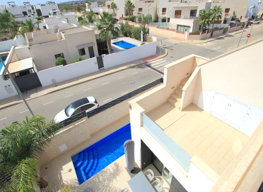 3 soveværelse Villa til salg i Benijofar med swimmingpool garage - € 389.000 (Ref: 10175839)
