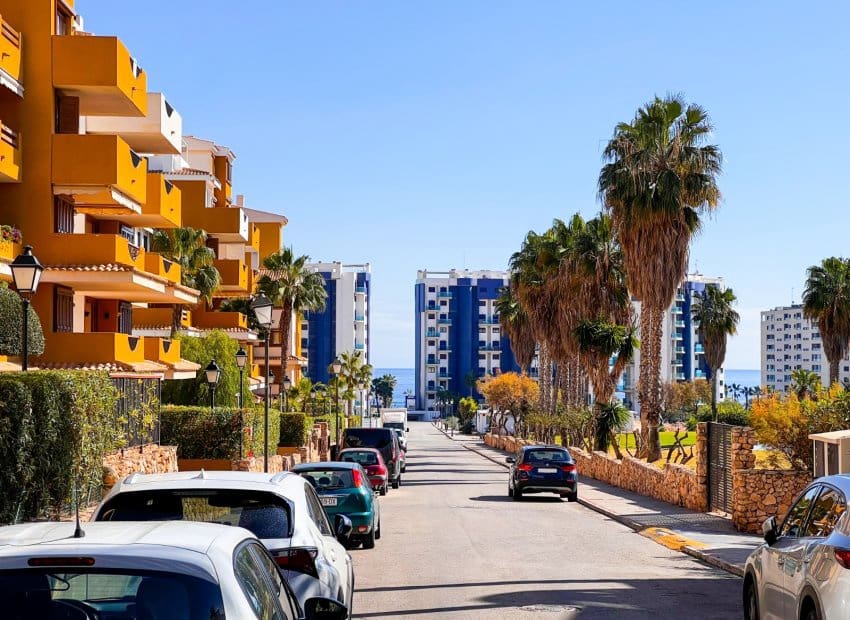 2 soveværelse Lejlighed til salg i Orihuela Costa med swimmingpool garage - € 289.000 (Ref: 10175840)