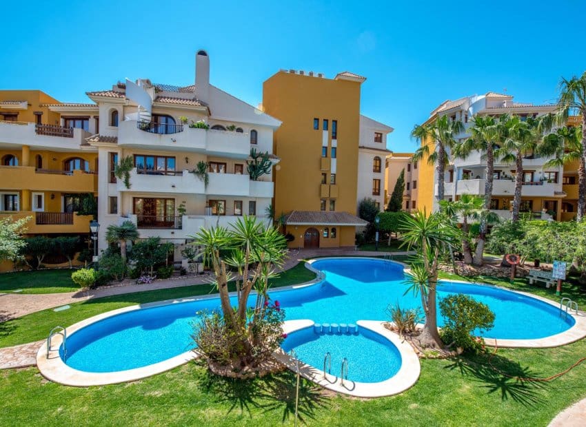 2 soveværelse Lejlighed til salg i Orihuela Costa med swimmingpool garage - € 289.000 (Ref: 10175840)