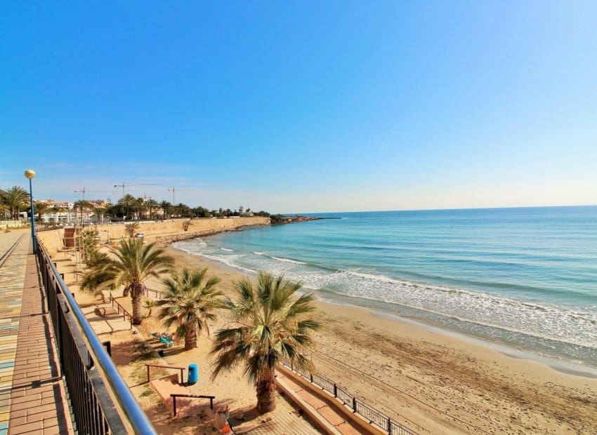 2 soveværelse Lejlighed til salg i Orihuela Costa med swimmingpool garage - € 289.000 (Ref: 10175840)