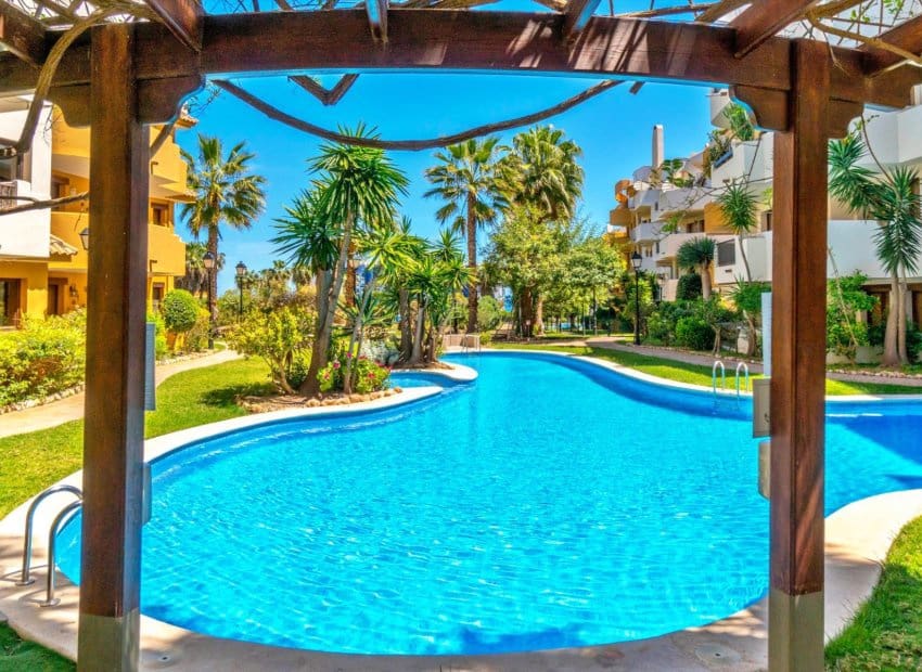 2 soveværelse Lejlighed til salg i Orihuela Costa med swimmingpool garage - € 289.000 (Ref: 10175840)