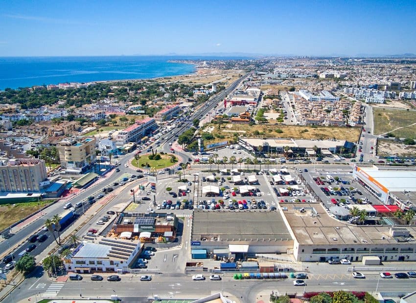 2 soveværelse Lejlighed til salg i Orihuela Costa med swimmingpool garage - € 289.000 (Ref: 10175840)