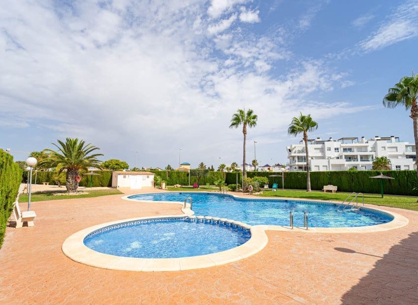 2 sypialnia Apartament na sprzedaż w Orihuela Costa z basenem garażem - 155 000 € (Ref: 10175843)