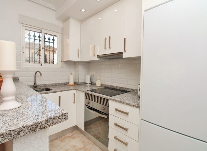 Casa de 3 habitaciones en Villamartin en venta con piscina garaje - 219.995 € (Ref: 10177525)