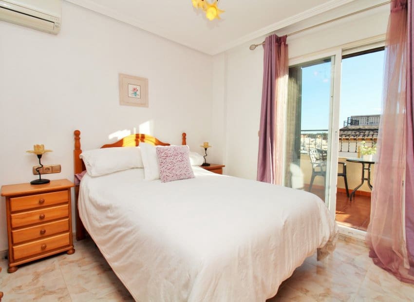 Casa de 3 habitaciones en Villamartin en venta con piscina garaje - 219.995 € (Ref: 10177525)