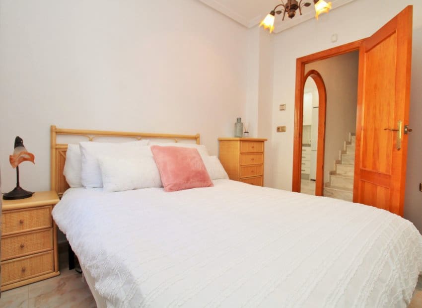 Casa de 3 habitaciones en Villamartin en venta con piscina garaje - 219.995 € (Ref: 10177525)