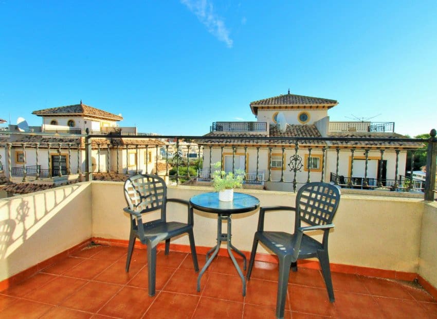 Casa de 3 habitaciones en Villamartin en venta con piscina garaje - 219.995 € (Ref: 10177525)