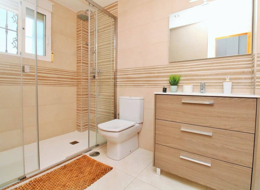 Casa de 3 habitaciones en Villamartin en venta con piscina garaje - 219.995 € (Ref: 10177525)