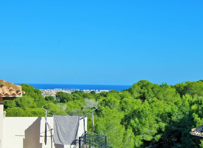 Casa de 3 habitaciones en Villamartin en venta con piscina garaje - 219.995 € (Ref: 10177525)