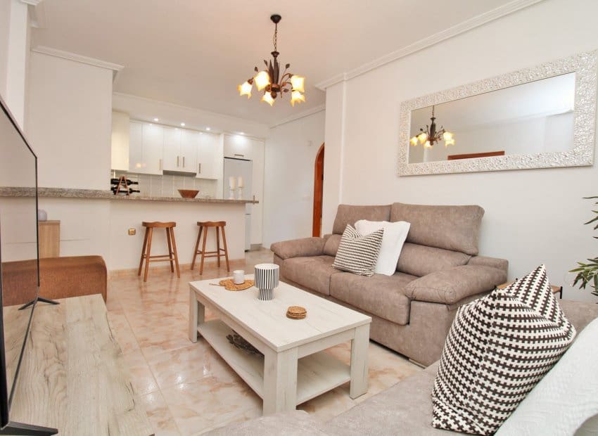 Casa de 3 habitaciones en Villamartin en venta con piscina garaje - 219.995 € (Ref: 10177525)