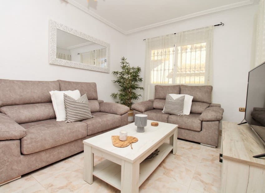 Casa de 3 habitaciones en Villamartin en venta con piscina garaje - 219.995 € (Ref: 10177525)