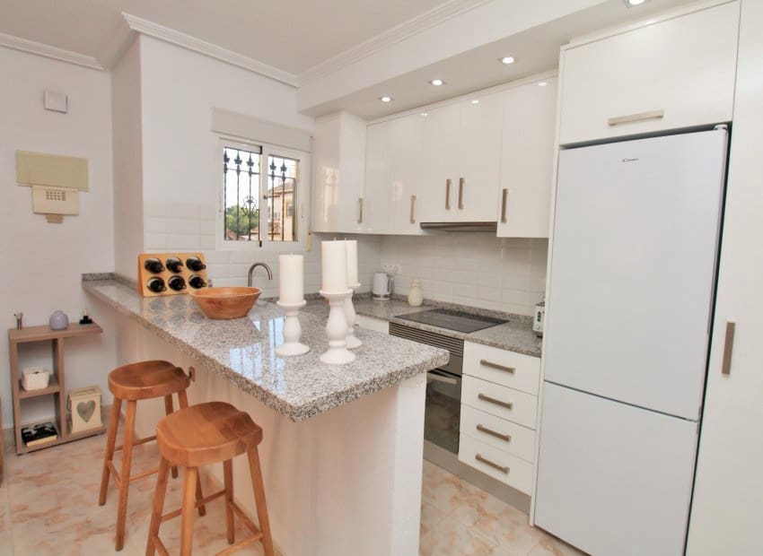 Casa de 3 habitaciones en Villamartin en venta con piscina garaje - 219.995 € (Ref: 10177525)