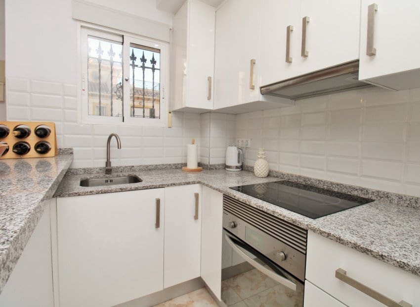 Casa de 3 habitaciones en Villamartin en venta con piscina garaje - 219.995 € (Ref: 10177525)
