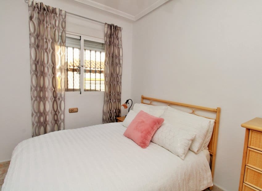 Casa de 3 habitaciones en Villamartin en venta con piscina garaje - 219.995 € (Ref: 10177525)