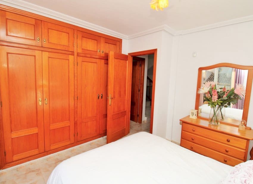 Casa de 3 habitaciones en Villamartin en venta con piscina garaje - 219.995 € (Ref: 10177525)