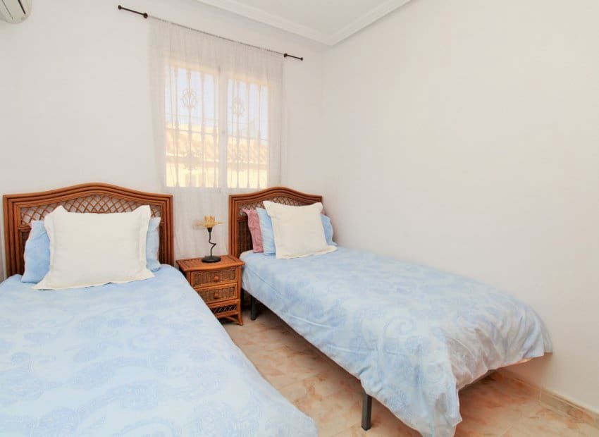 Casa de 3 habitaciones en Villamartin en venta con piscina garaje - 219.995 € (Ref: 10177525)
