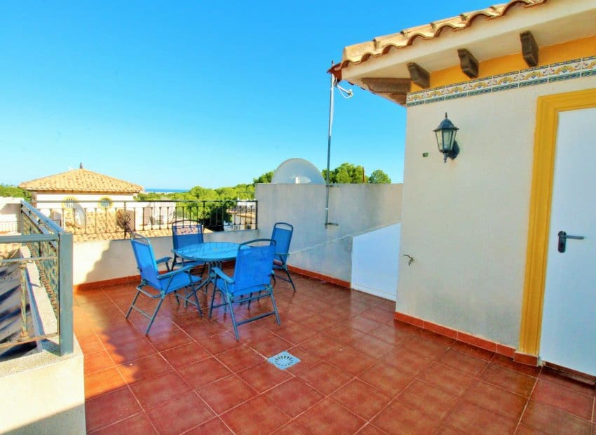 Casa de 3 habitaciones en Villamartin en venta con piscina garaje - 219.995 € (Ref: 10177525)