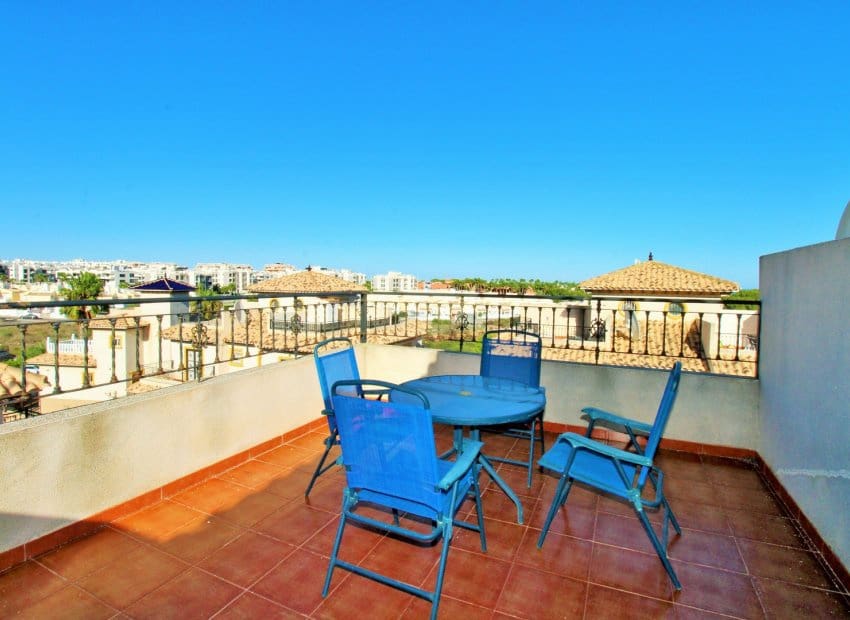 Casa de 3 habitaciones en Villamartin en venta con piscina garaje - 219.995 € (Ref: 10177525)