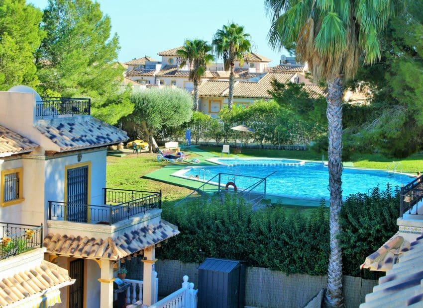 Casa de 3 habitaciones en Villamartin en venta con piscina garaje - 219.995 € (Ref: 10177525)