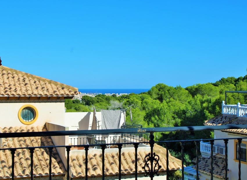 Casa de 3 habitaciones en Villamartin en venta con piscina garaje - 219.995 € (Ref: 10177525)