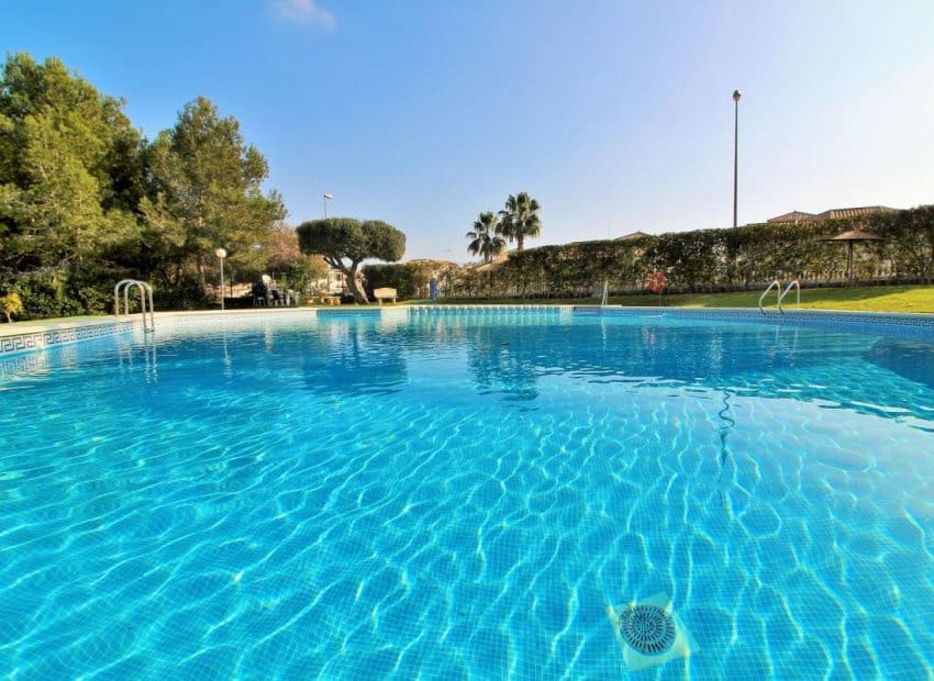 Casa de 3 habitaciones en Villamartin en venta con piscina garaje - 219.995 € (Ref: 10177525)