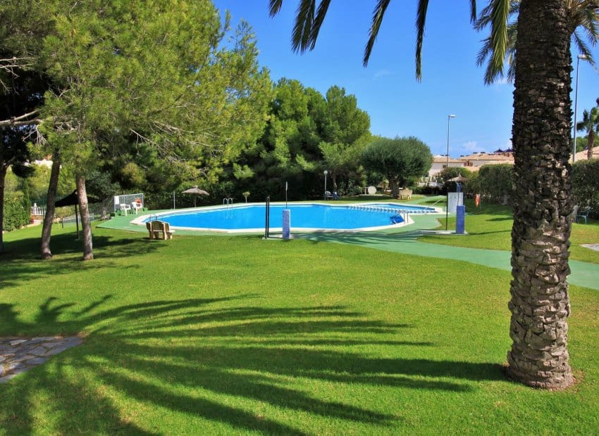Casa de 3 habitaciones en Villamartin en venta con piscina garaje - 219.995 € (Ref: 10177525)