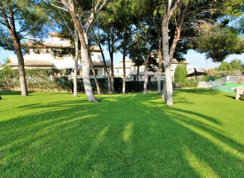 Casa de 3 habitaciones en Villamartin en venta con piscina garaje - 219.995 € (Ref: 10177525)