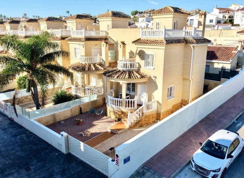 3 soveværelse Villa til salg i Ciudad Quesada med swimmingpool garage - € 289.000 (Ref: 10177530)