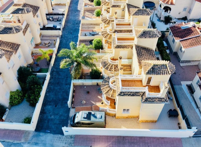 3 soveværelse Villa til salg i Ciudad Quesada med swimmingpool garage - € 289.000 (Ref: 10177530)