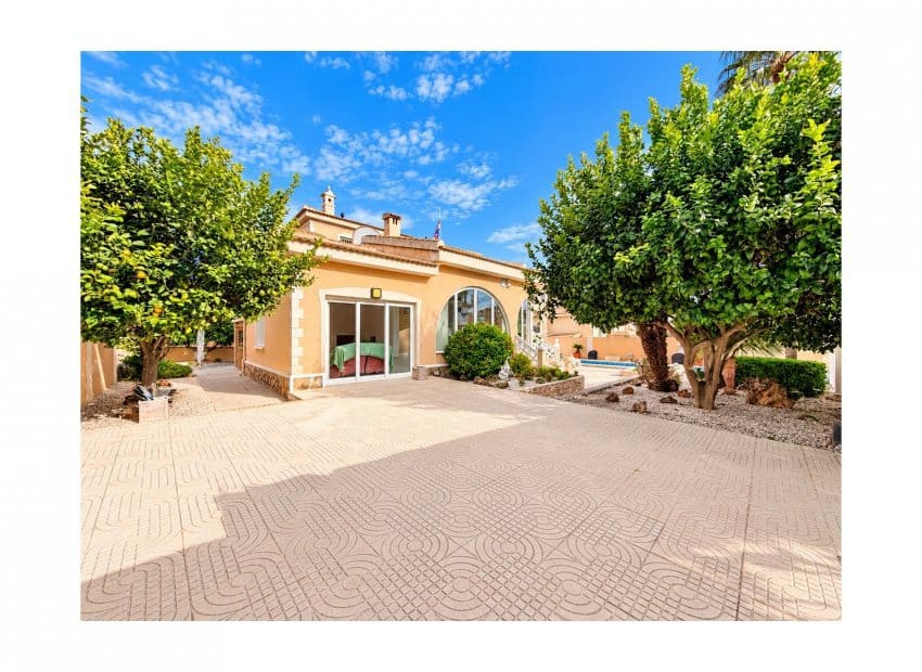 Chalet de 4 habitaciones en Doña Pepa en venta con piscina garaje - 549.995 € (Ref: 10183276)
