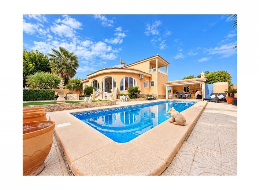 Chalet de 4 habitaciones en Doña Pepa en venta con piscina garaje - 549.995 € (Ref: 10183276)