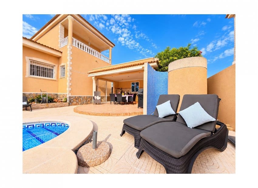 Chalet de 4 habitaciones en Doña Pepa en venta con piscina garaje - 549.995 € (Ref: 10183276)
