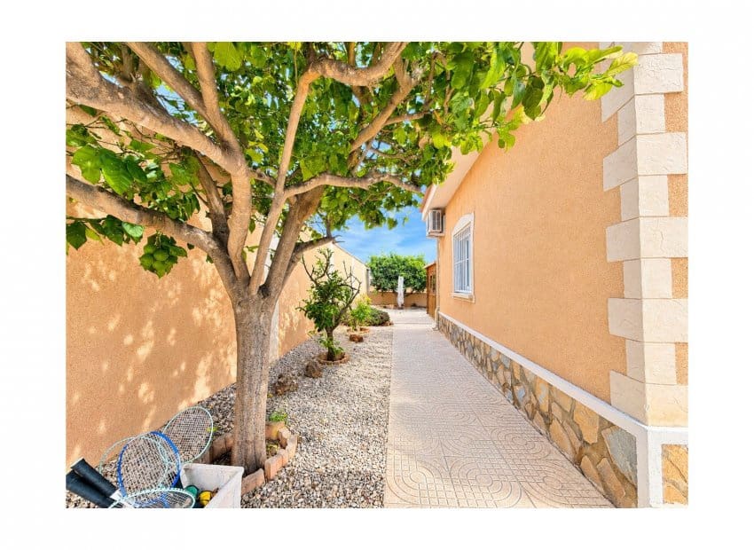 Chalet de 4 habitaciones en Doña Pepa en venta con piscina garaje - 549.995 € (Ref: 10183276)