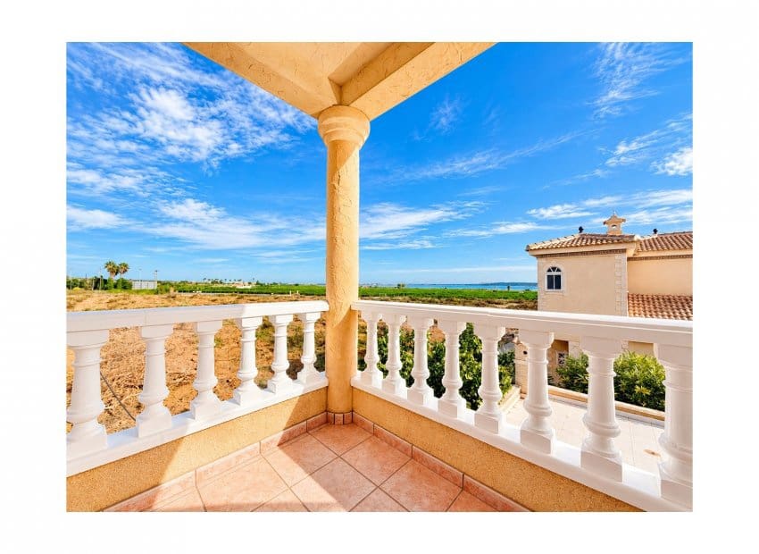 Chalet de 4 habitaciones en Doña Pepa en venta con piscina garaje - 549.995 € (Ref: 10183276)