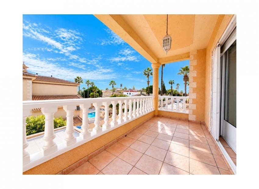 Chalet de 4 habitaciones en Doña Pepa en venta con piscina garaje - 549.995 € (Ref: 10183276)