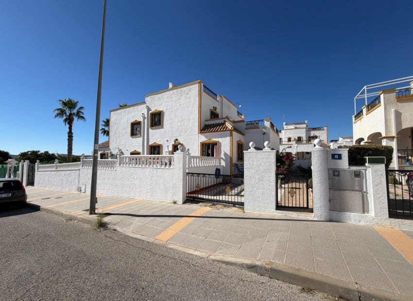 3 soveværelse Byhus til salg i Vistabella med swimmingpool - € 195.000 (Ref: 10183278)