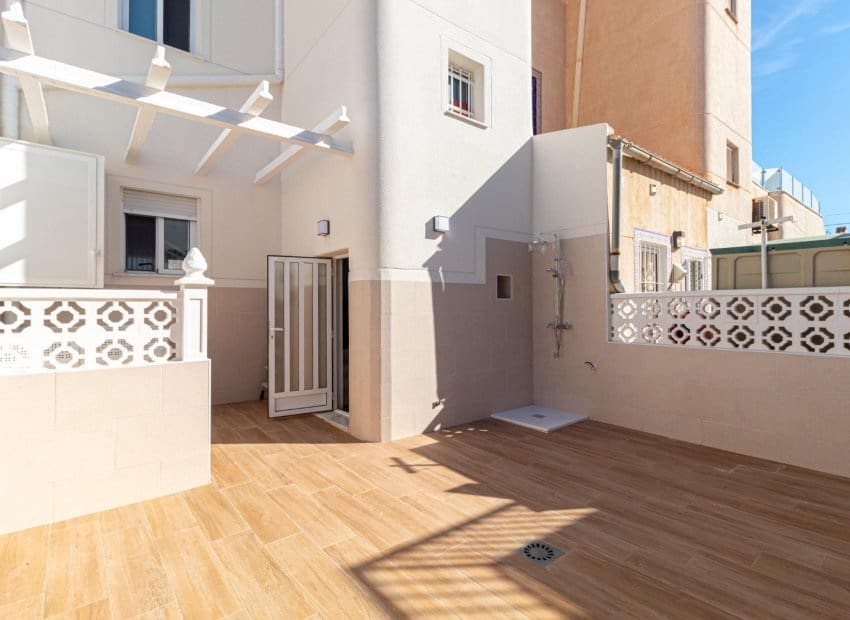 2 slaapkamer Huis te koop in Torrevieja - € 319.900 (Ref: 10183283)