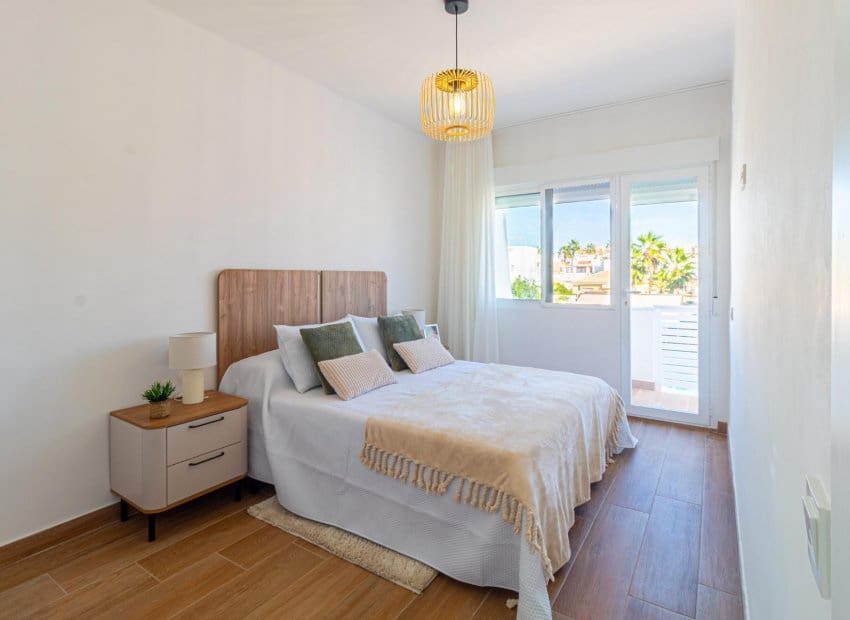 2 slaapkamer Huis te koop in Torrevieja - € 319.900 (Ref: 10183283)