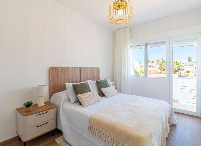 2 slaapkamer Huis te koop in Torrevieja - € 319.900 (Ref: 10183283)