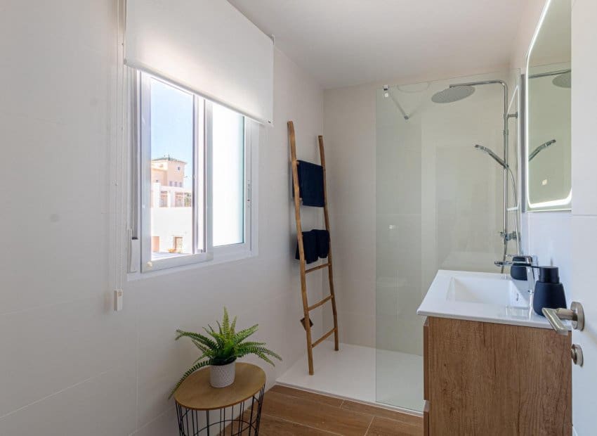 2 slaapkamer Huis te koop in Torrevieja - € 319.900 (Ref: 10183283)