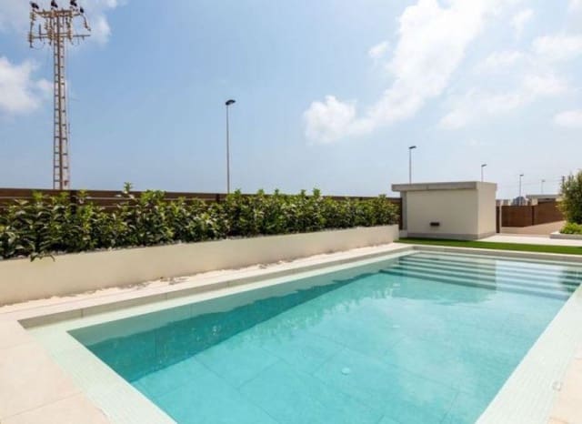 3 soveværelse Villa til salg i Punta Prima, Torrevieja med swimmingpool - € 750.000 (Ref: 8342180)