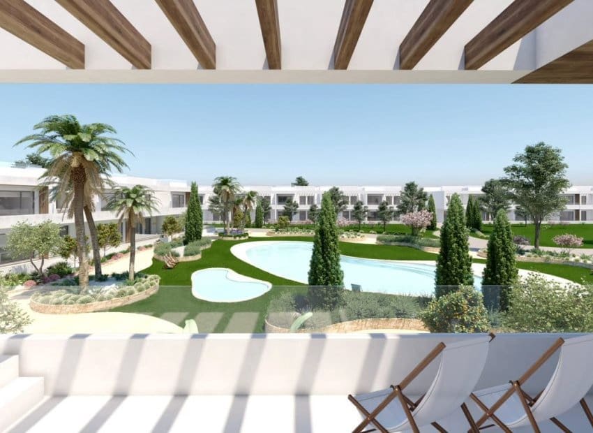 2 soveværelse Bungalow til salg i Torrevieja med swimmingpool - € 380.000 (Ref: 8342187)