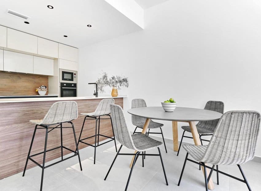 2 soveværelse Bungalow til salg i Torrevieja med swimmingpool - € 380.000 (Ref: 8342187)