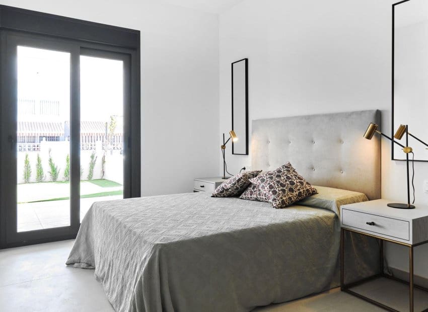 2 soveværelse Bungalow til salg i Torrevieja med swimmingpool - € 380.000 (Ref: 8342187)