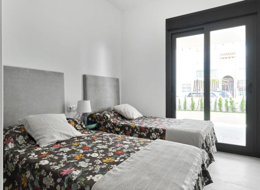 2 sypialnia Bungalow na sprzedaż w Torrevieja z basenem - 360 000 € (Ref: 8342207)